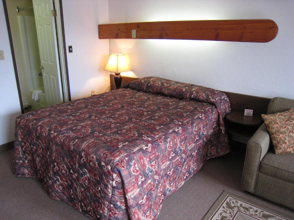 Alpen Motel Radium Hot Springs Rum bild