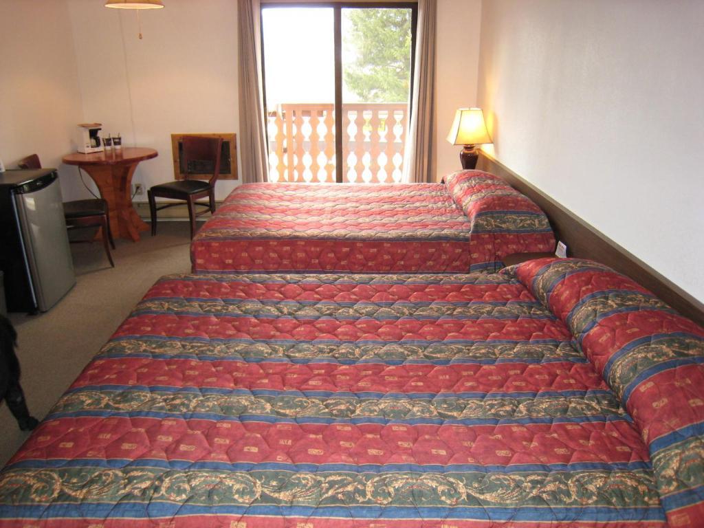 Alpen Motel Radium Hot Springs Rum bild