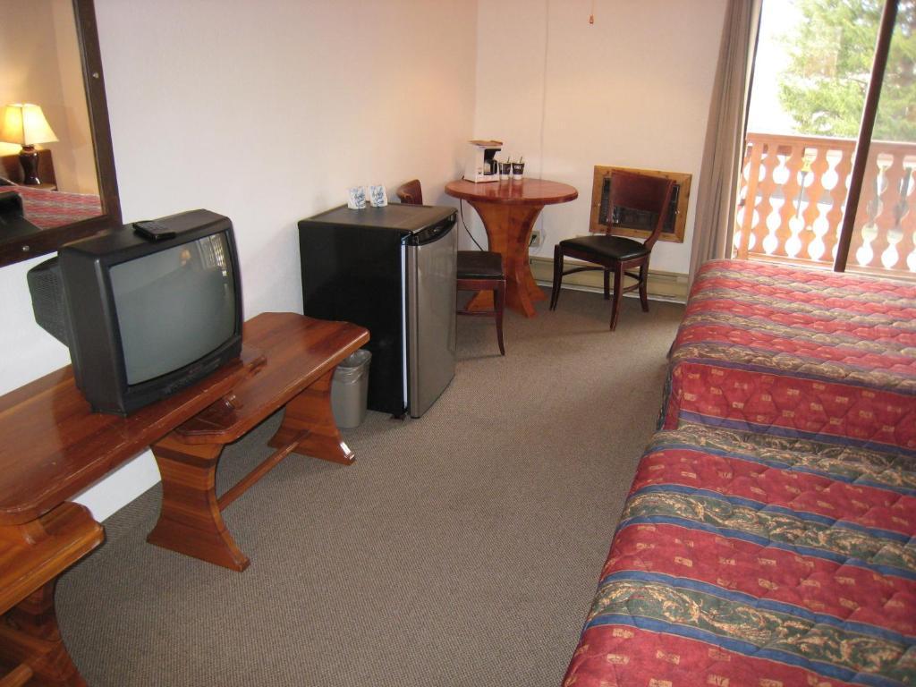 Alpen Motel Radium Hot Springs Rum bild